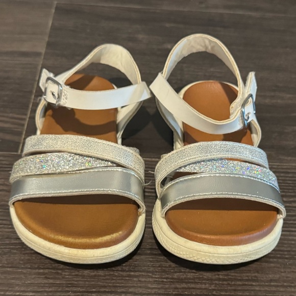 Toddler Girl White Sandals - Picture 2 of 7